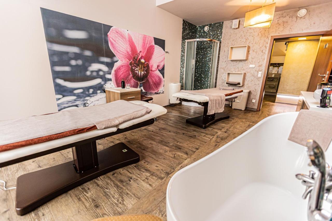 Hotel Olivia Medical Spa Skomielna Czarna Exterior photo