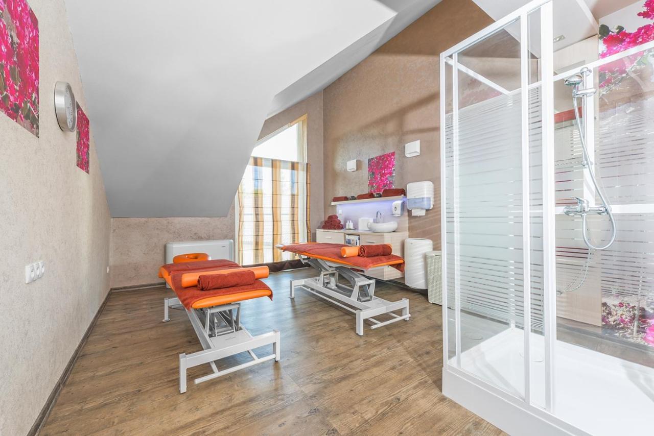 Hotel Olivia Medical Spa Skomielna Czarna Exterior photo