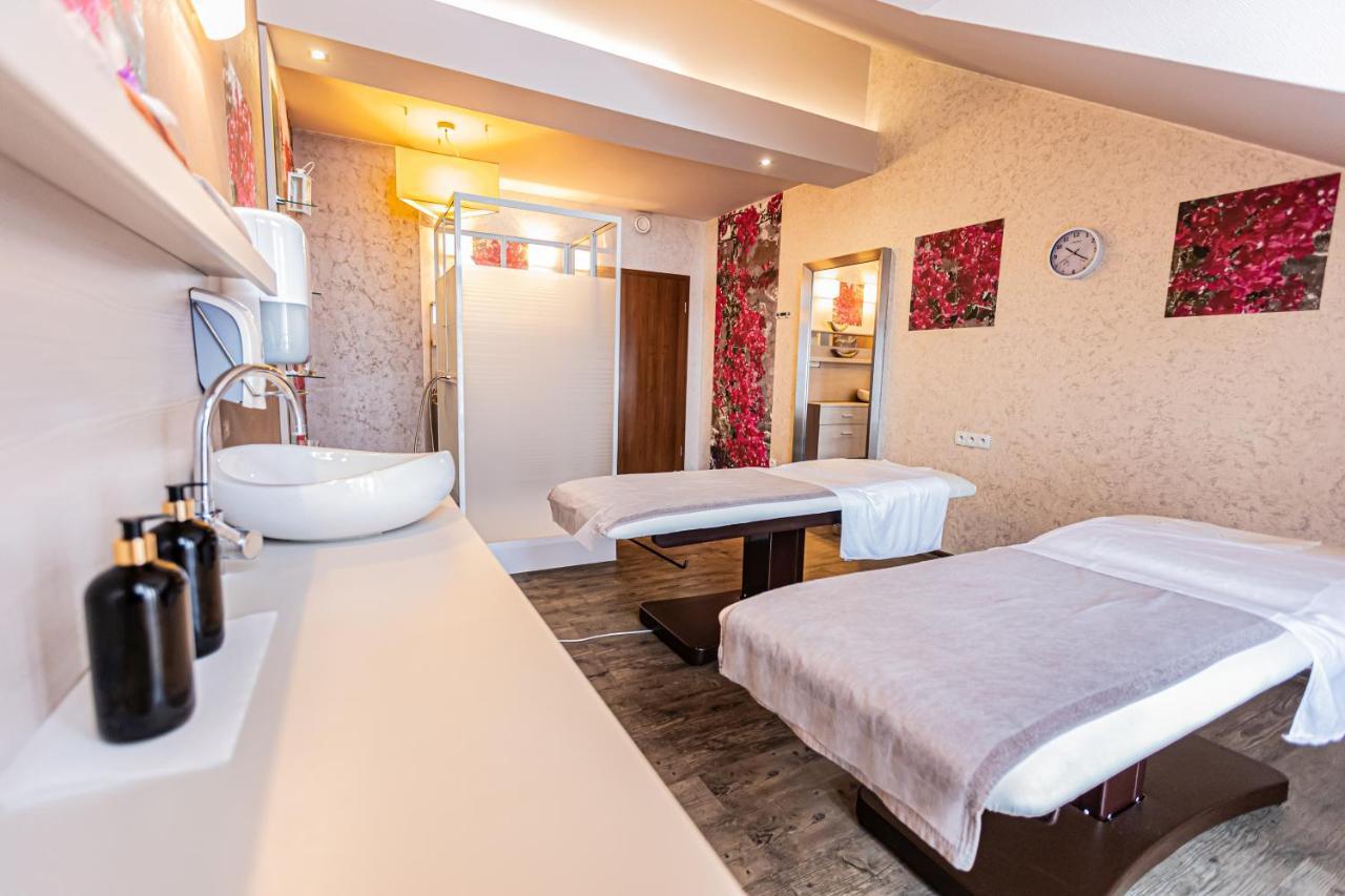 Hotel Olivia Medical Spa Skomielna Czarna Exterior photo