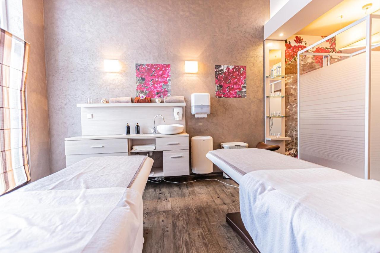 Hotel Olivia Medical Spa Skomielna Czarna Exterior photo