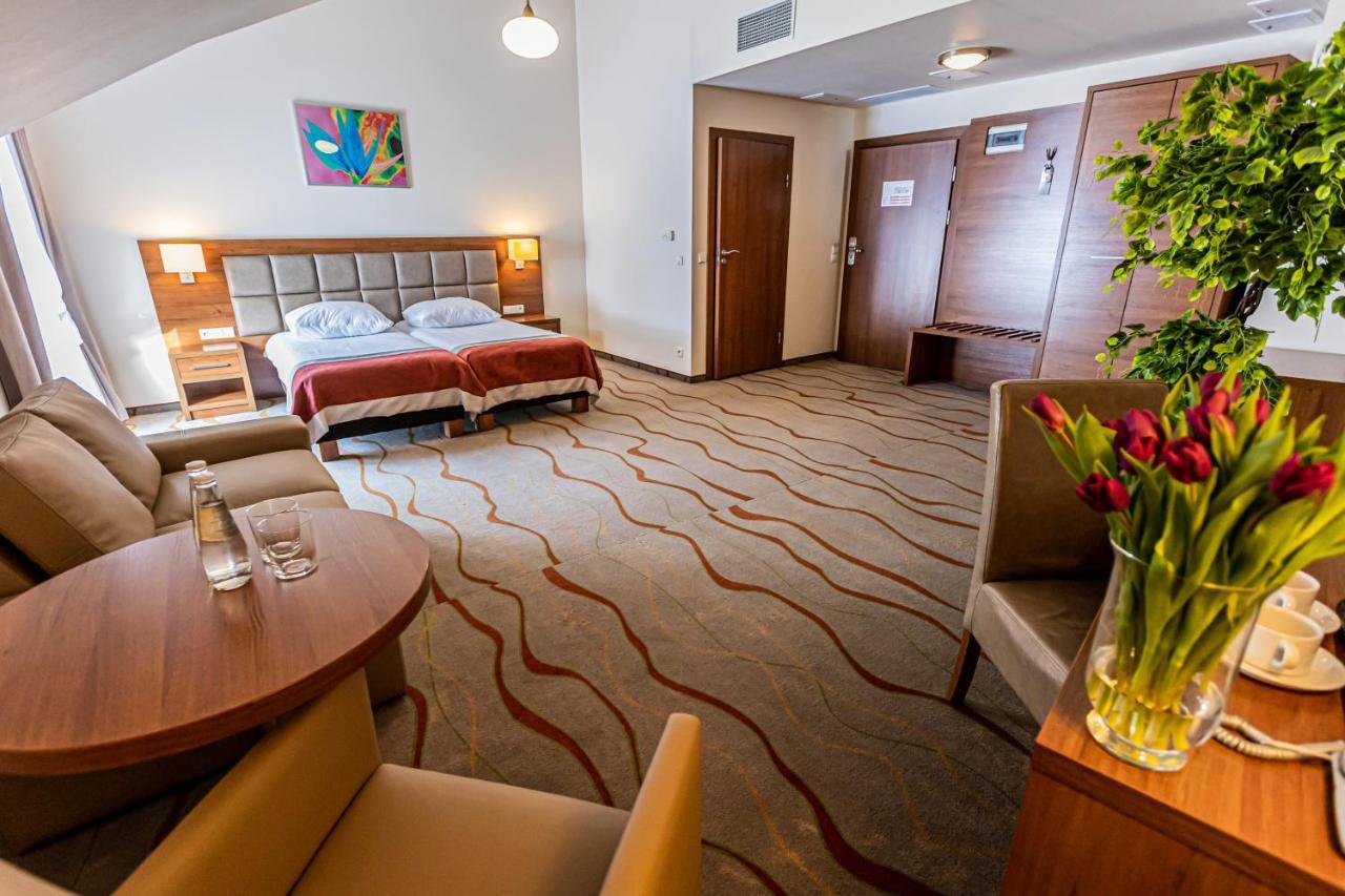 Hotel Olivia Medical Spa Skomielna Czarna Exterior photo